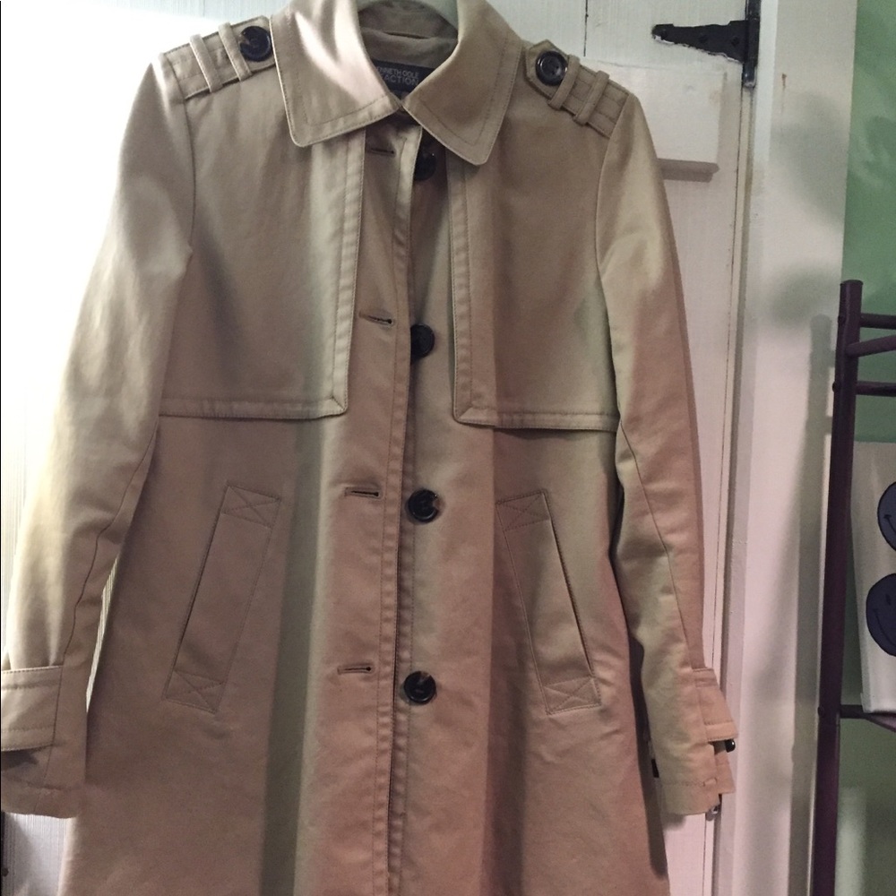 Trench coat with tortoise accents